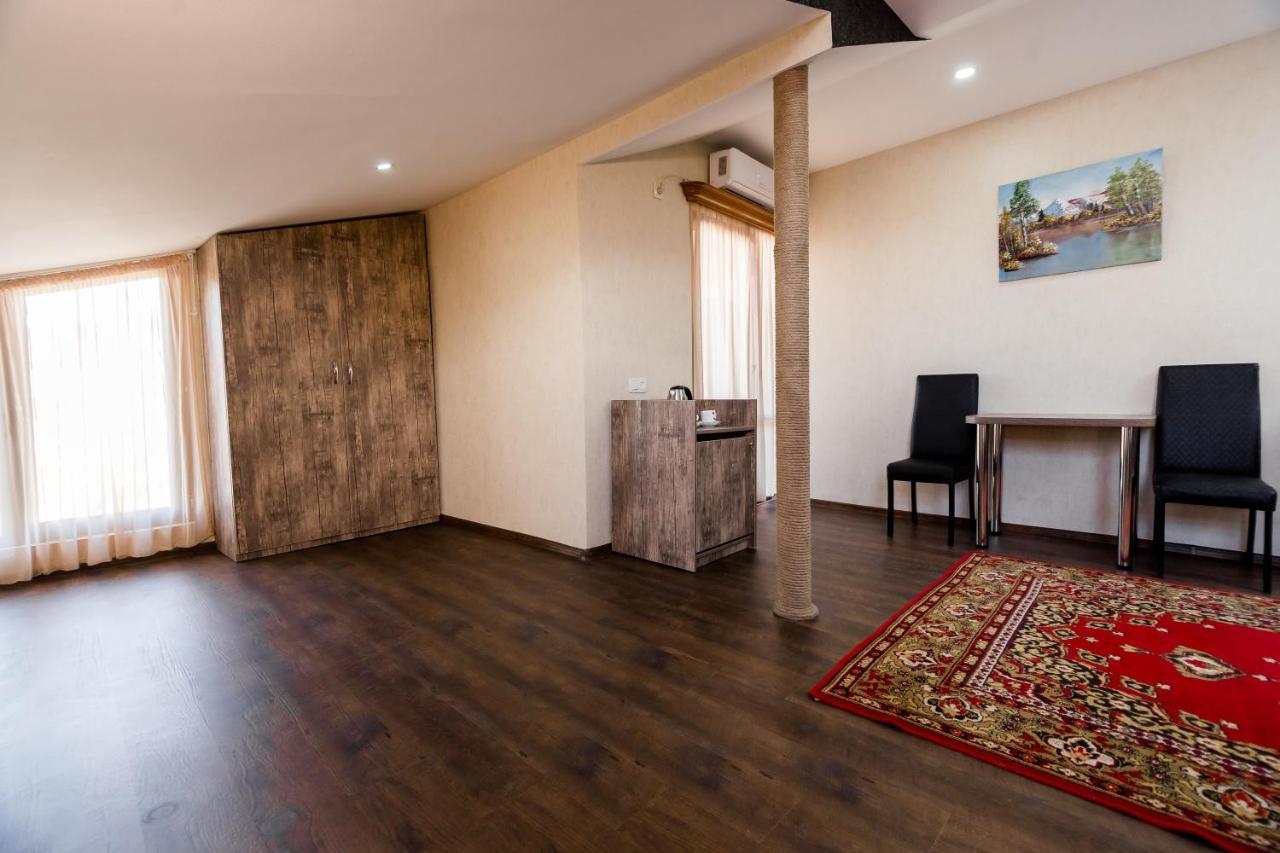 George Hotel Tbilisi Esterno foto