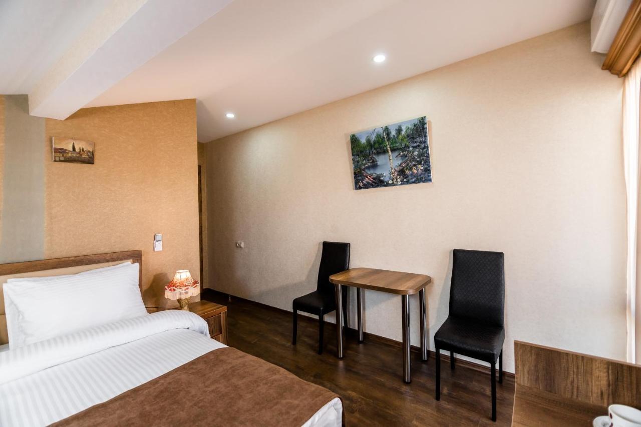 George Hotel Tbilisi Esterno foto