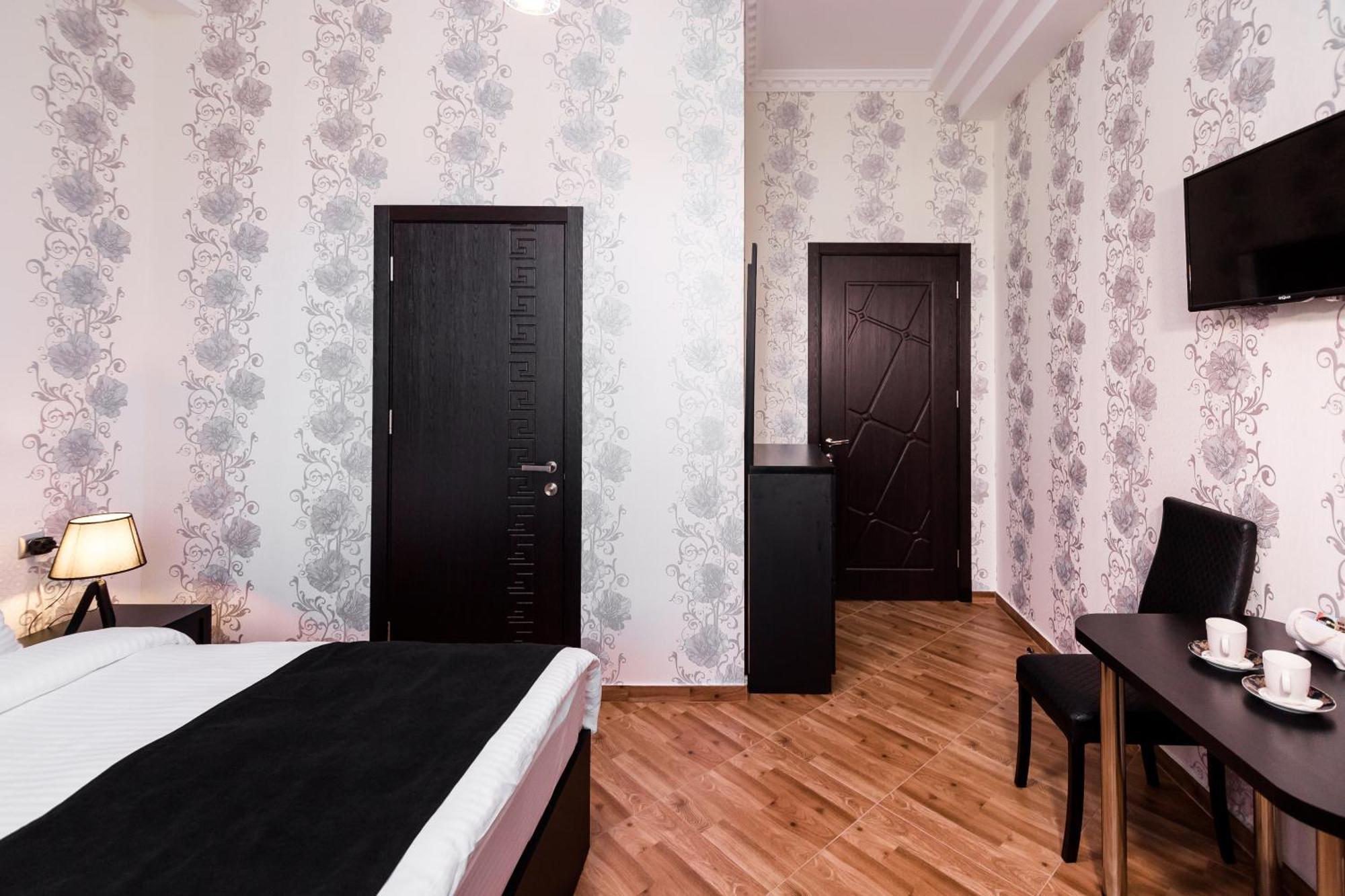 George Hotel Tbilisi Esterno foto