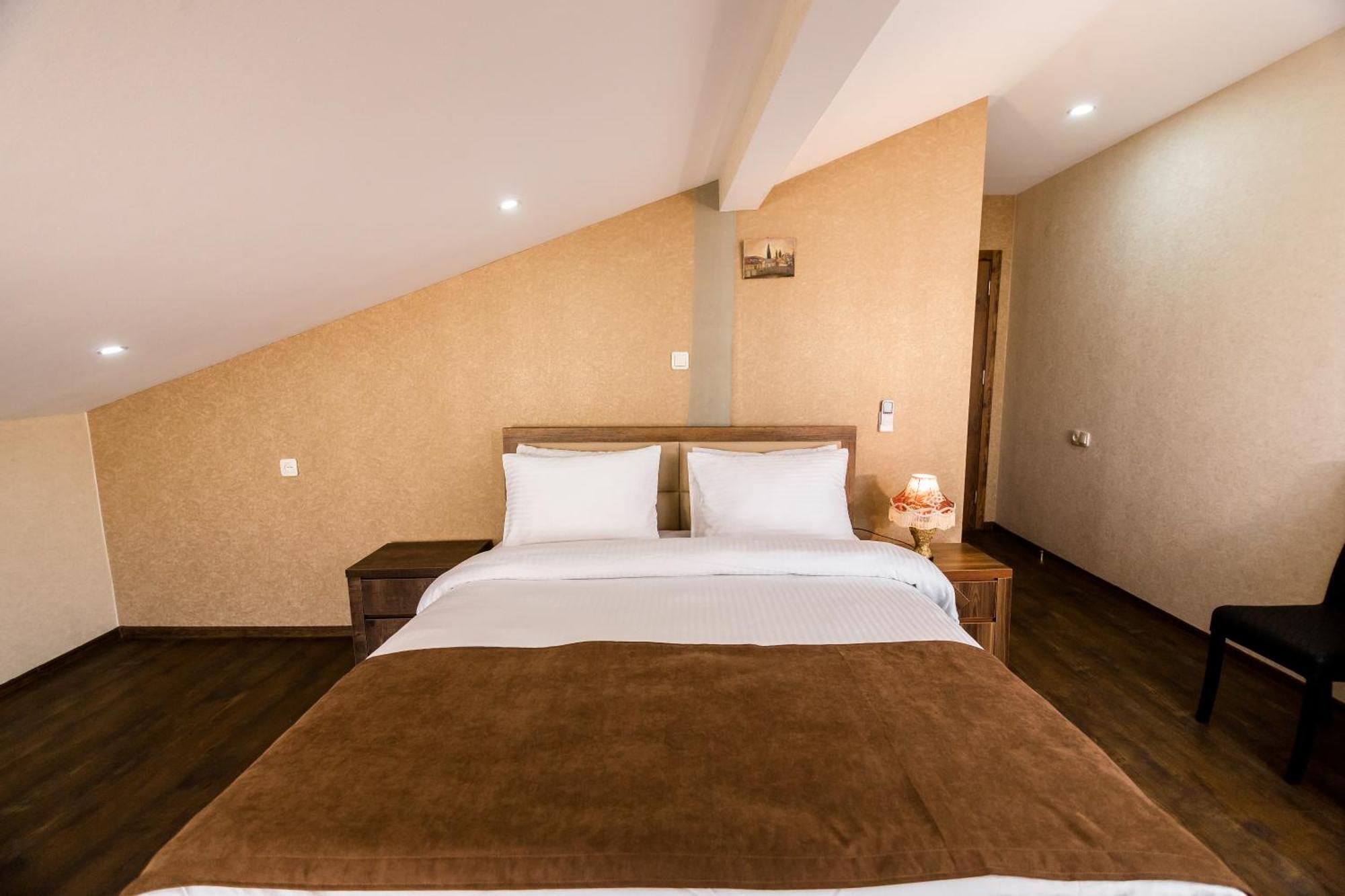 George Hotel Tbilisi Esterno foto